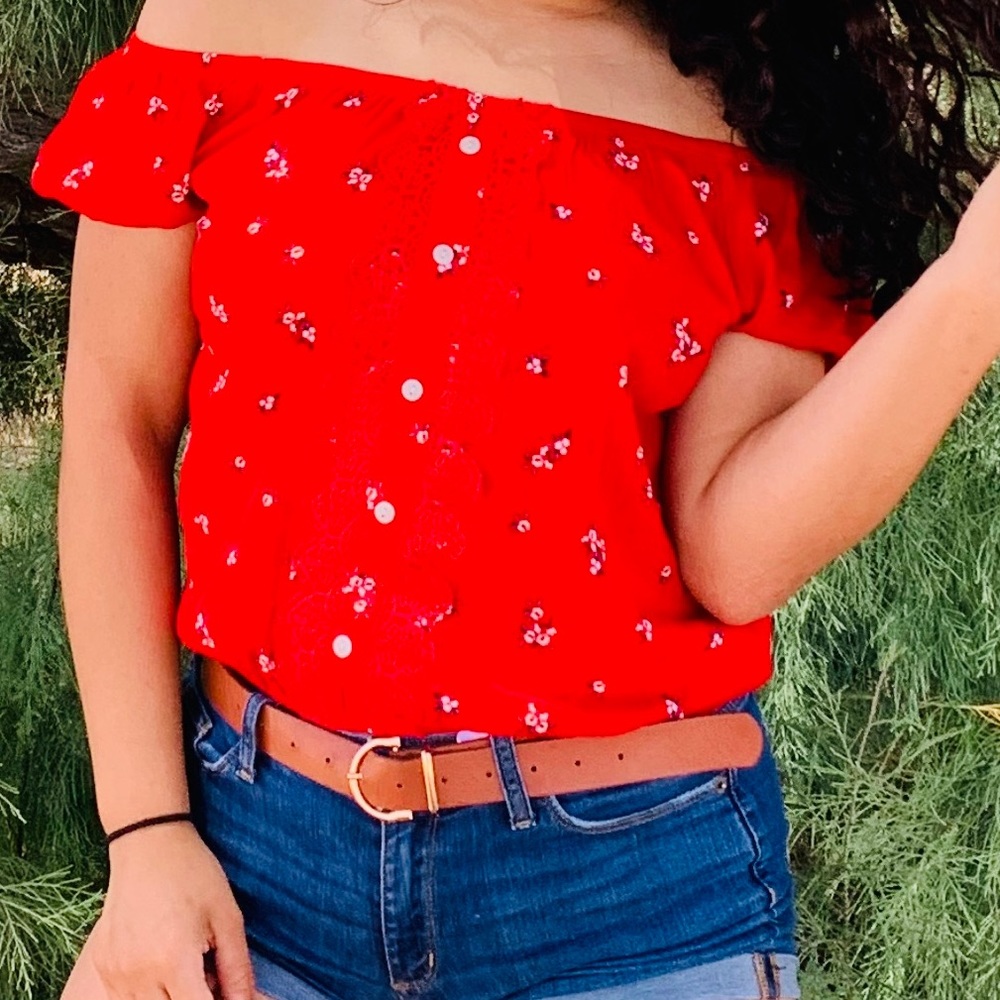 Cute of the shoulder top🌸